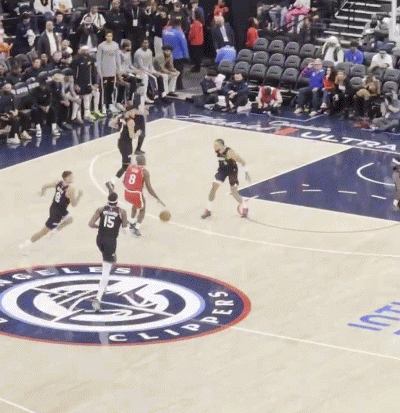 有没有人跟我一样的想法
   现在的快船打球太难看了！输多赢少，而且，最关键的是