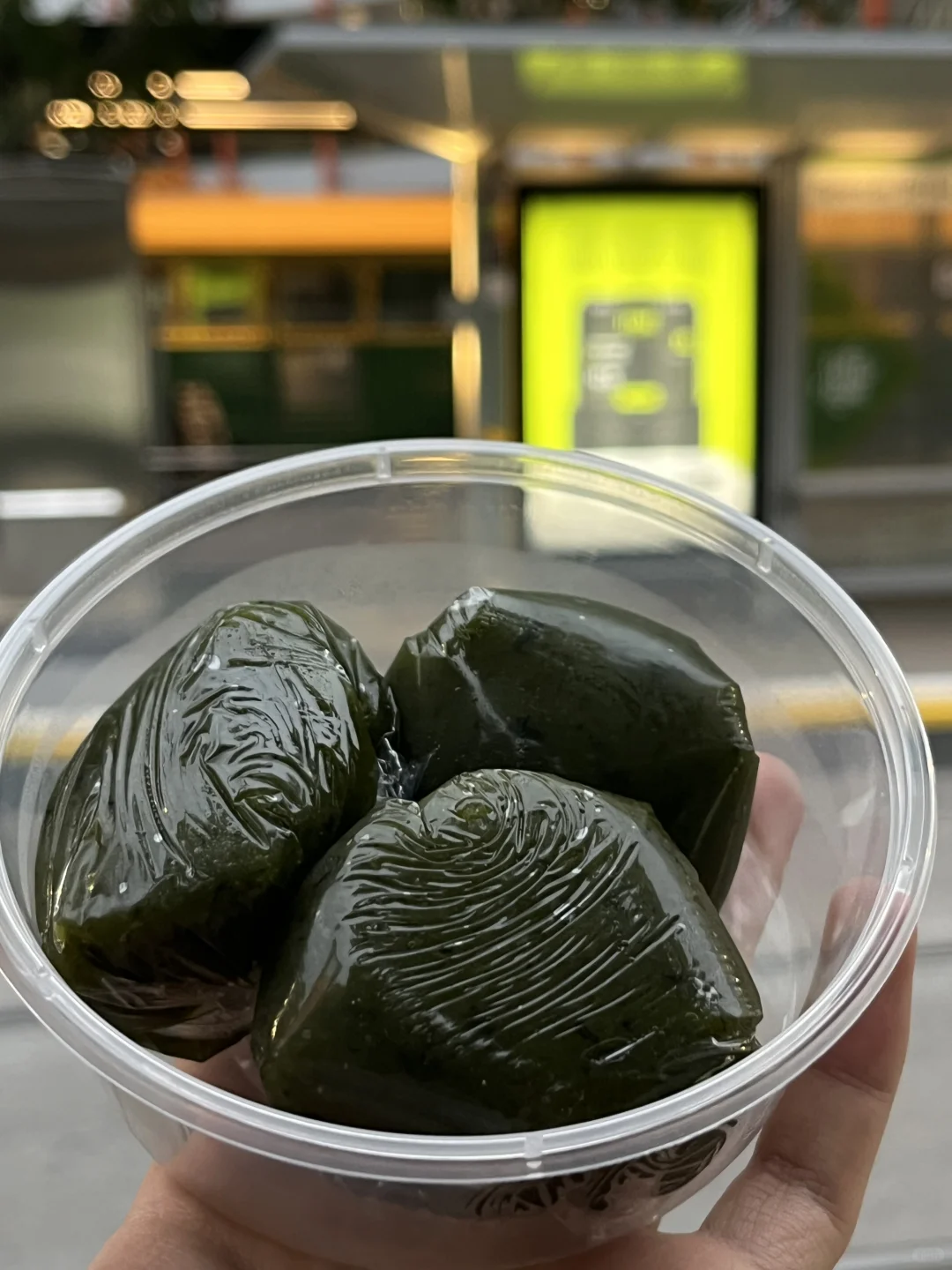 女朋友买的青团没买到我心趴上❗️他不懂我😭