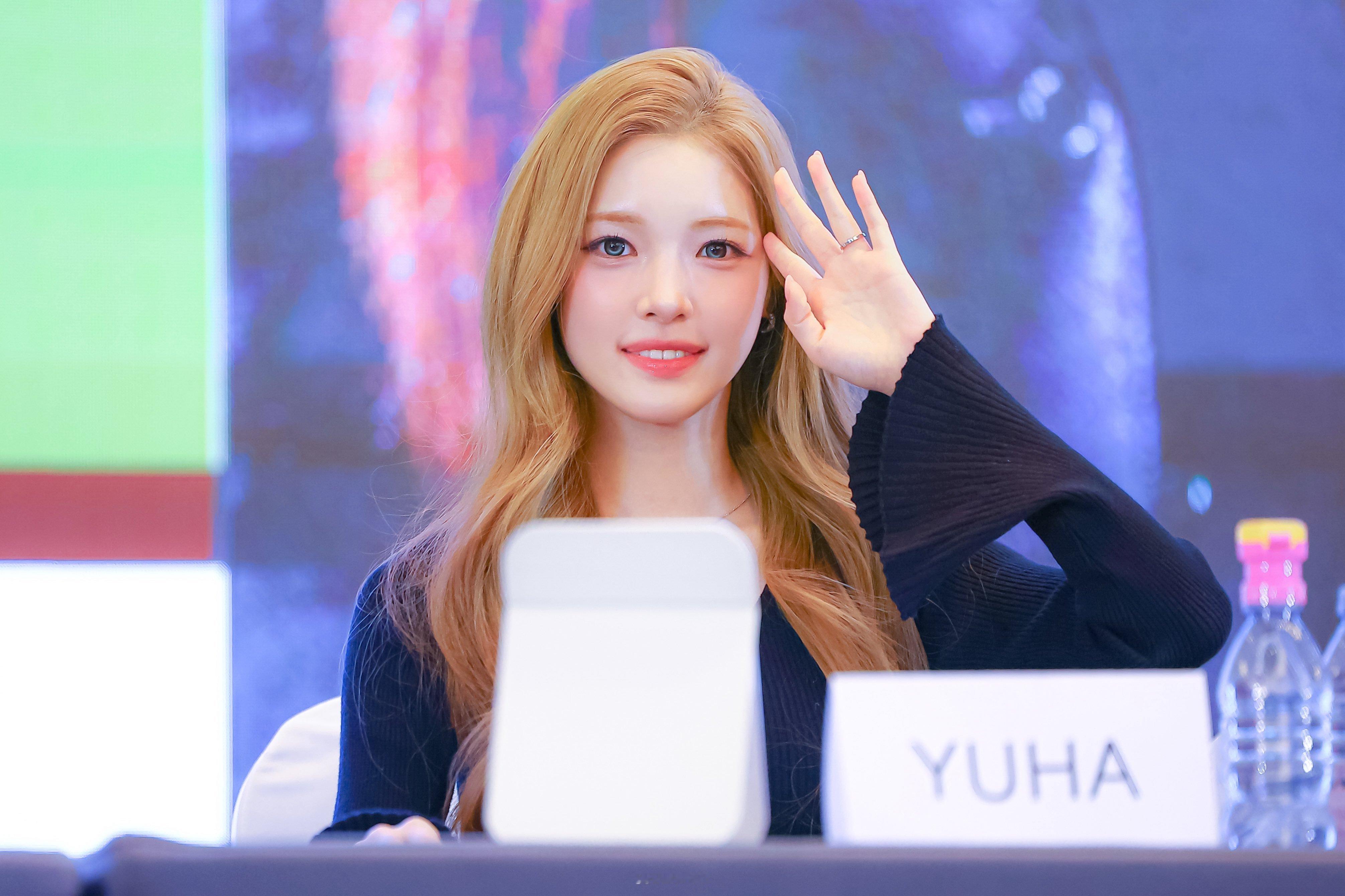 芭比公主的签售会开始了📸.