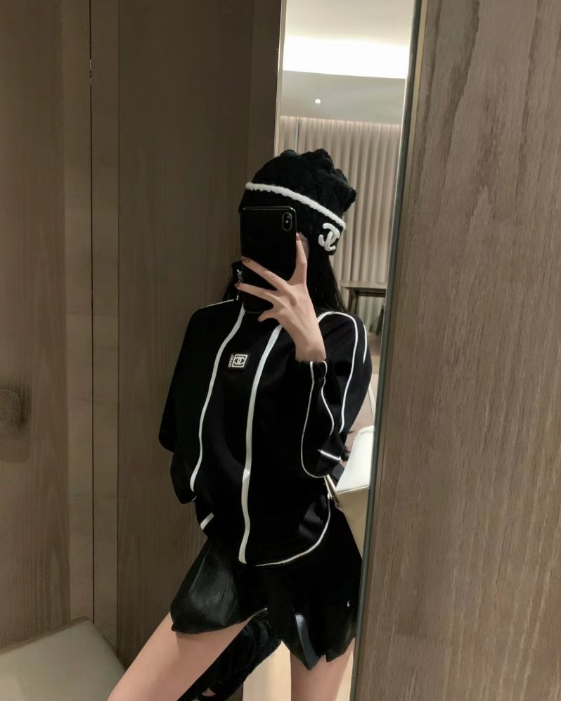 做个潇洒的娘们 不撒娇 不做作 怎么骄傲怎么过 怎么开心怎么活 我的草原我的马 