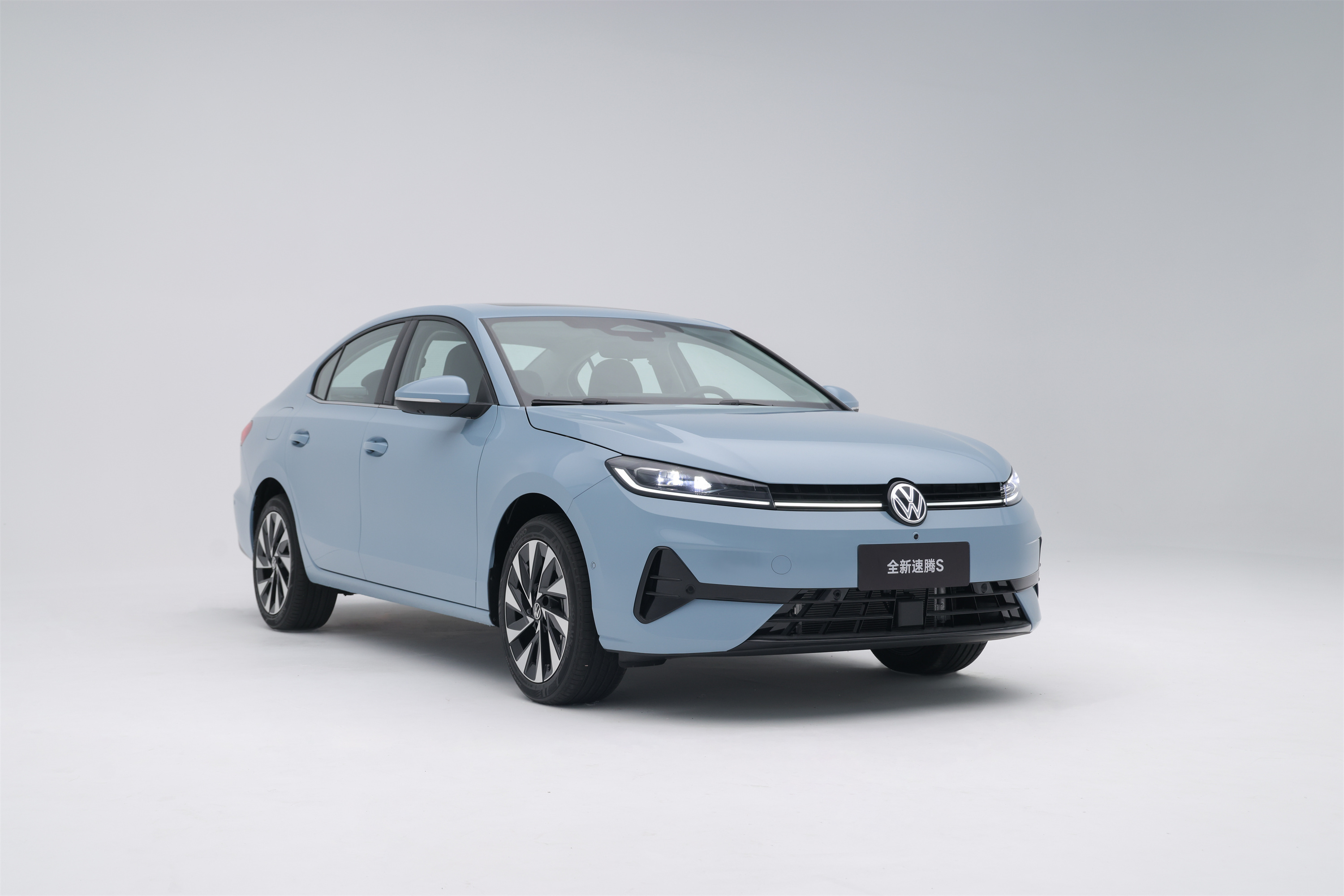 速腾入华二十年，能稳坐A+级燃油轿车市场标杆，不是没道理的。累计销量逼近450万