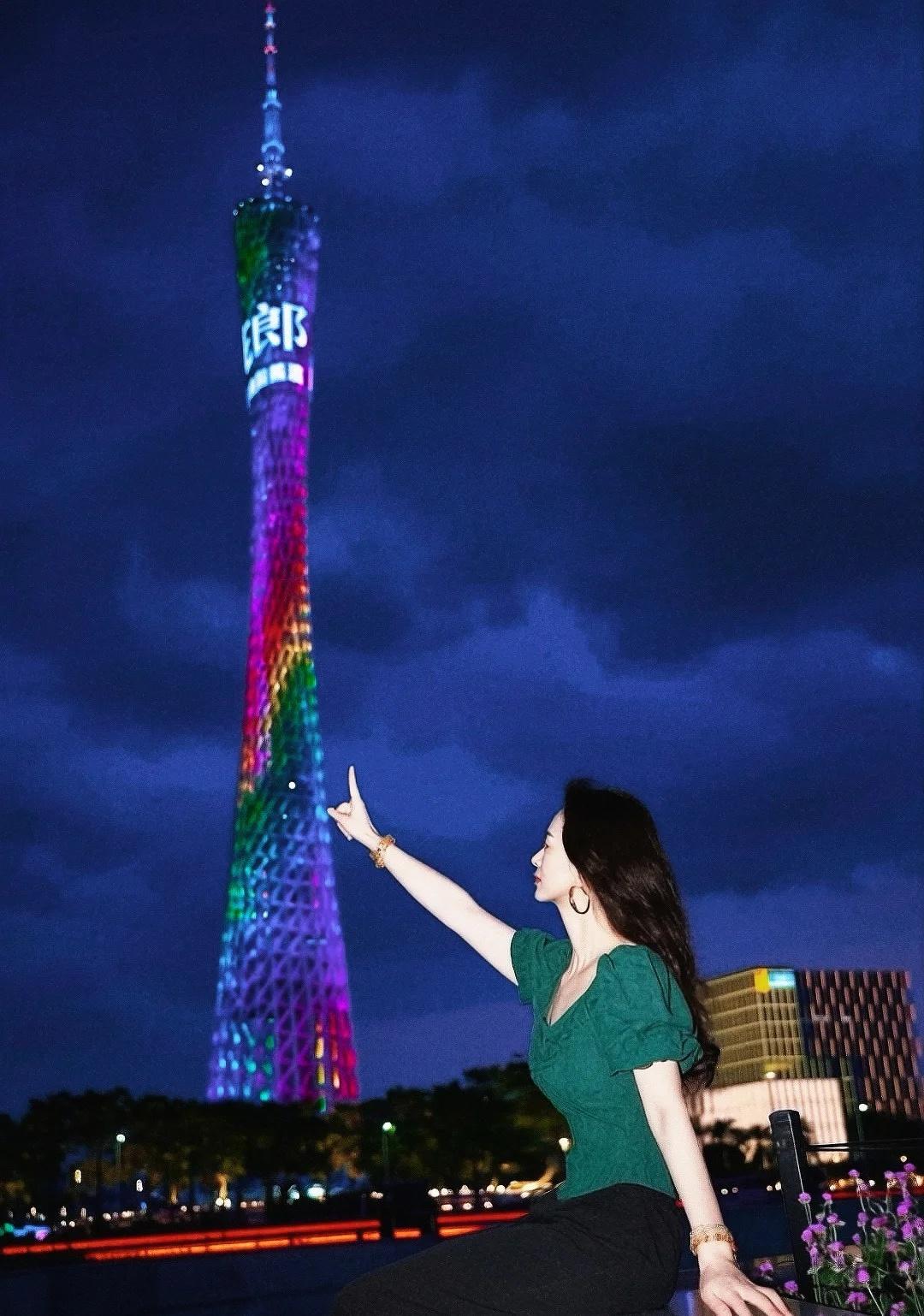 💙19:27分的盛世夜色｜蓝调天幕
记录吧就现在
💙记录是为了提醒自己：今天