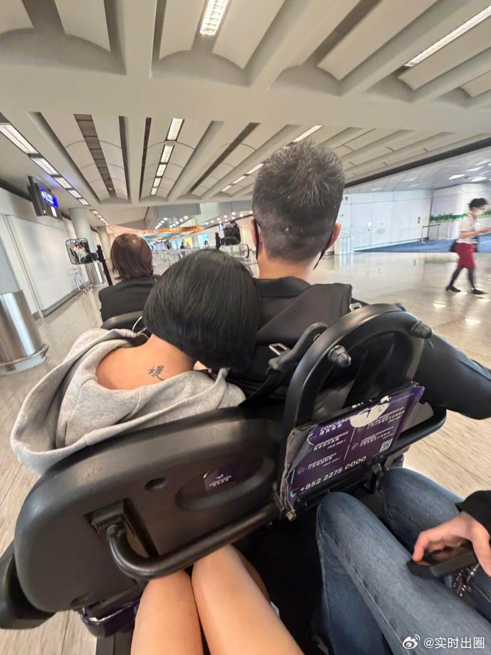 小S帮许雅钧澄清白发小S帮许雅钧回应白发小S帮许雅钧澄清白发，就是说这发胶质量不