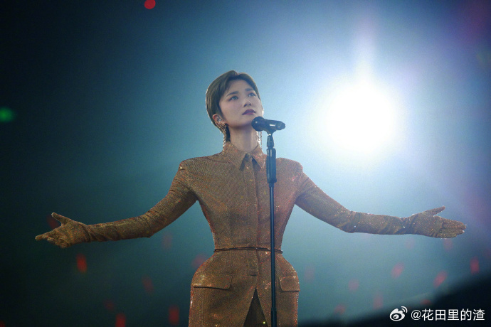 李宇春有求必应 音乐节现场粉丝齐声喊