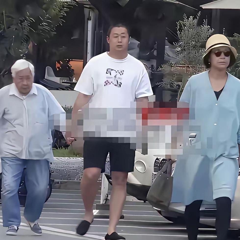 别光吐槽蒋雯丽儿子长相！人品远比颜值重要太多
 
不少人揪着蒋雯丽儿子的外貌疯狂