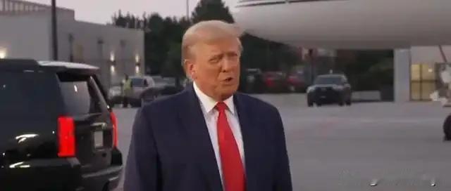 路透社报道：美国威胁乌克兰，如果不接受28条，会切断情报和武器

特朗普政府要求