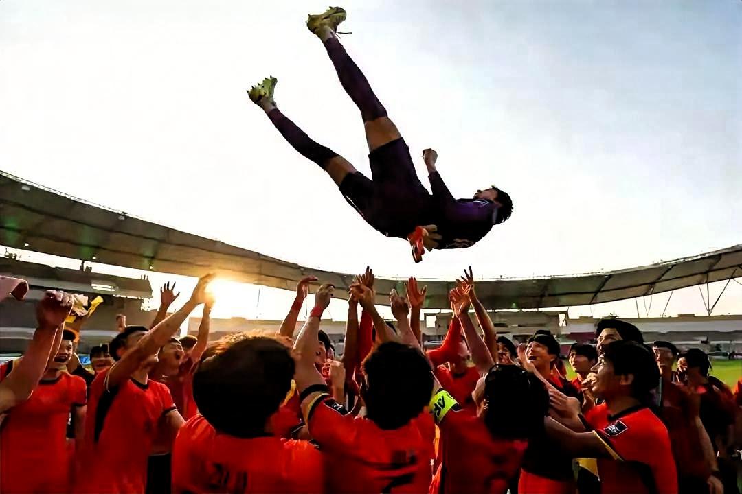 中国U23国足这套532阵型的核心价值在于适配球队“防守反击+定位球攻坚”的战术