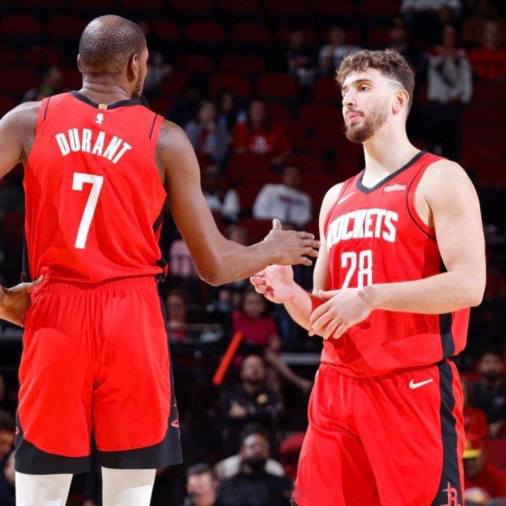 这赛季领先10+比分被逆转的比赛，是不是你看球以来最多的？然后这赛季实力差距明显