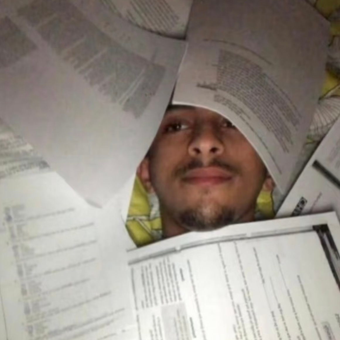 犯错一次没事的，犯错两次没没事事的。 