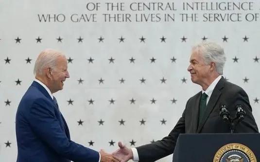 伯恩斯：老板，渠道建设很顺利，成功拿下几个大客户。
拜登：………
记者：你的工作