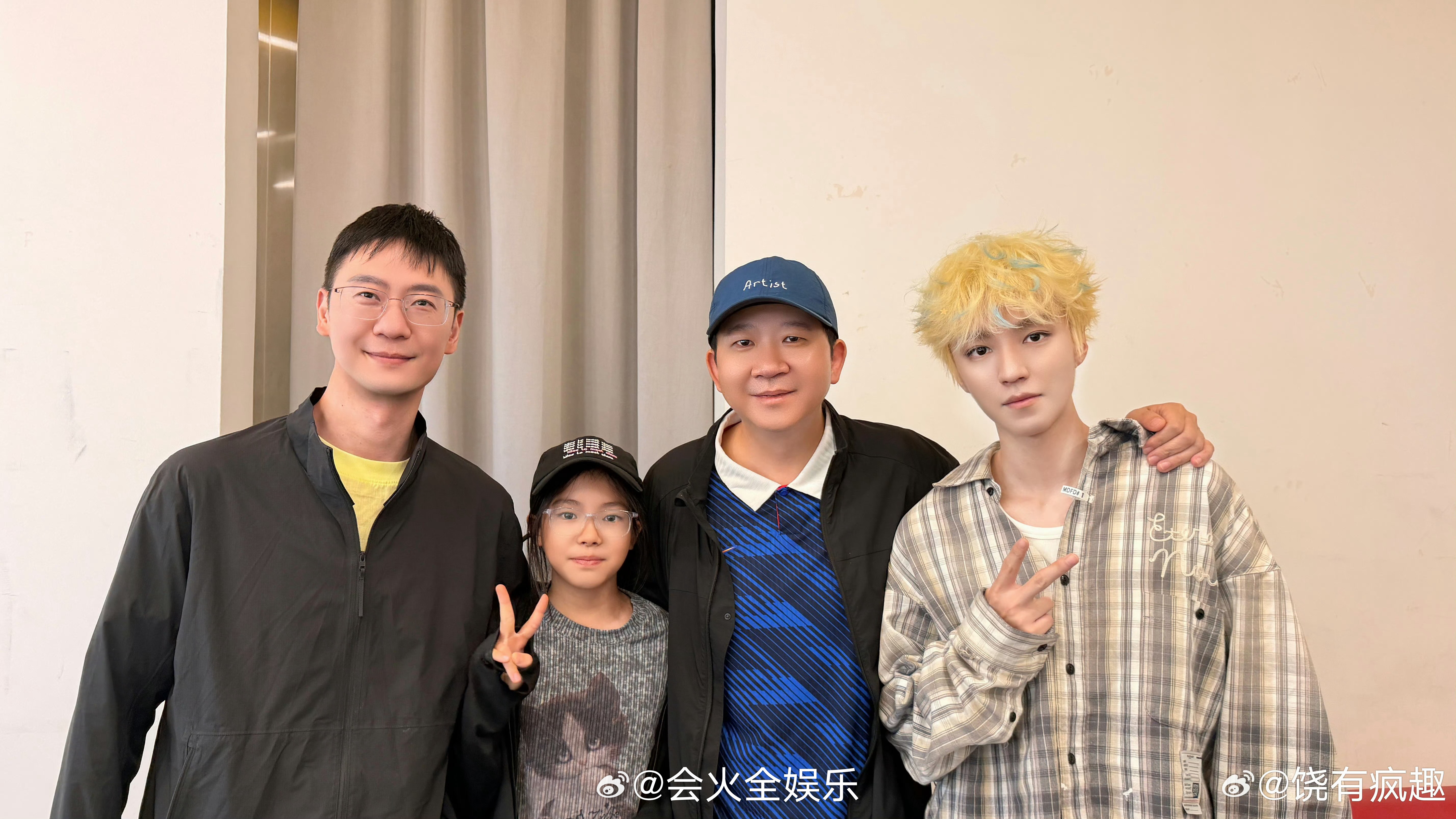 期待这个无名之辈王俊凯演唱会后台合照饶晓志晒王俊凯演唱会后台合照