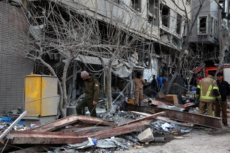 美以袭击伊朗德黑兰影响深远。文化层面，德黑兰的世界遗产古列斯坦宫受损严重，镜厅与