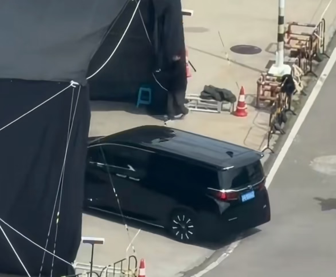 十日终焉防代拍 很到位了👏👏👏十日终焉剧组aka代拍克 星！留下神秘感，期