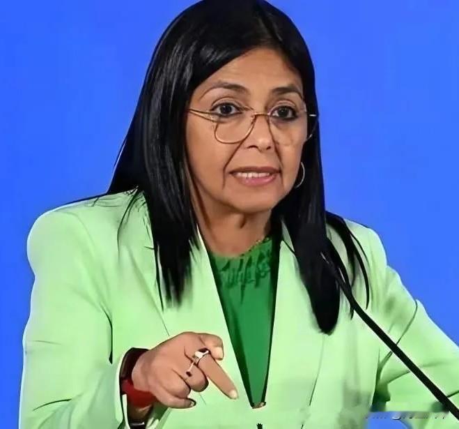 就在白宫记者晚宴枪击事件发生后不到40分钟，委内瑞拉“代理总统”，第一时间跳出来