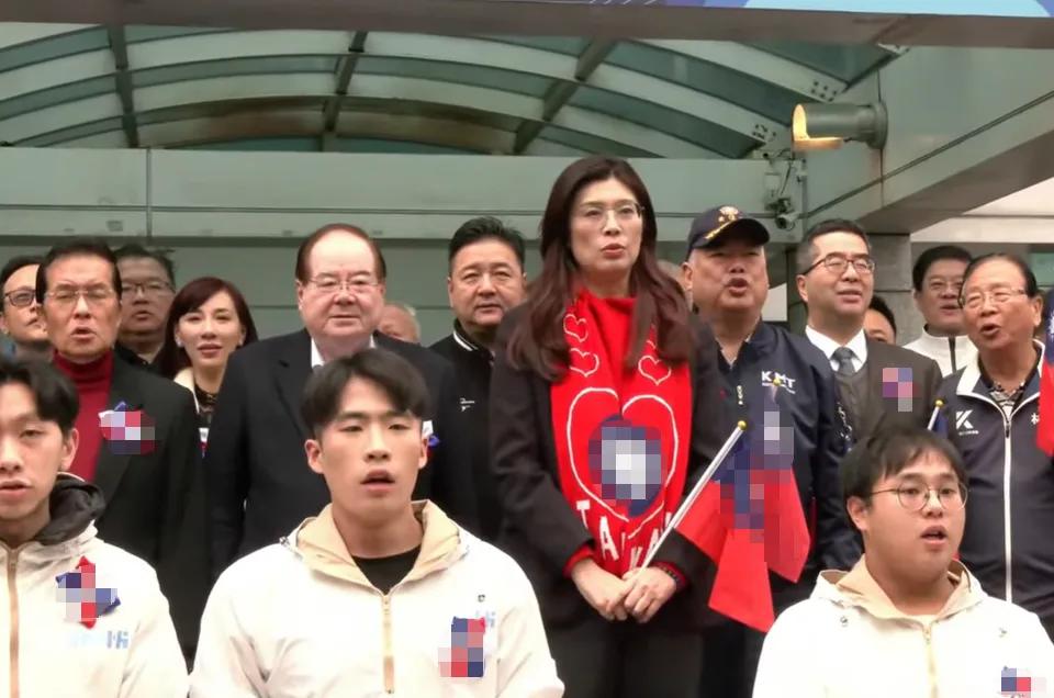 韩国瑜真是情商够高，今天见到郑丽文说郑丽文长得像白雪公主。郑丽文听闻，也很开心，