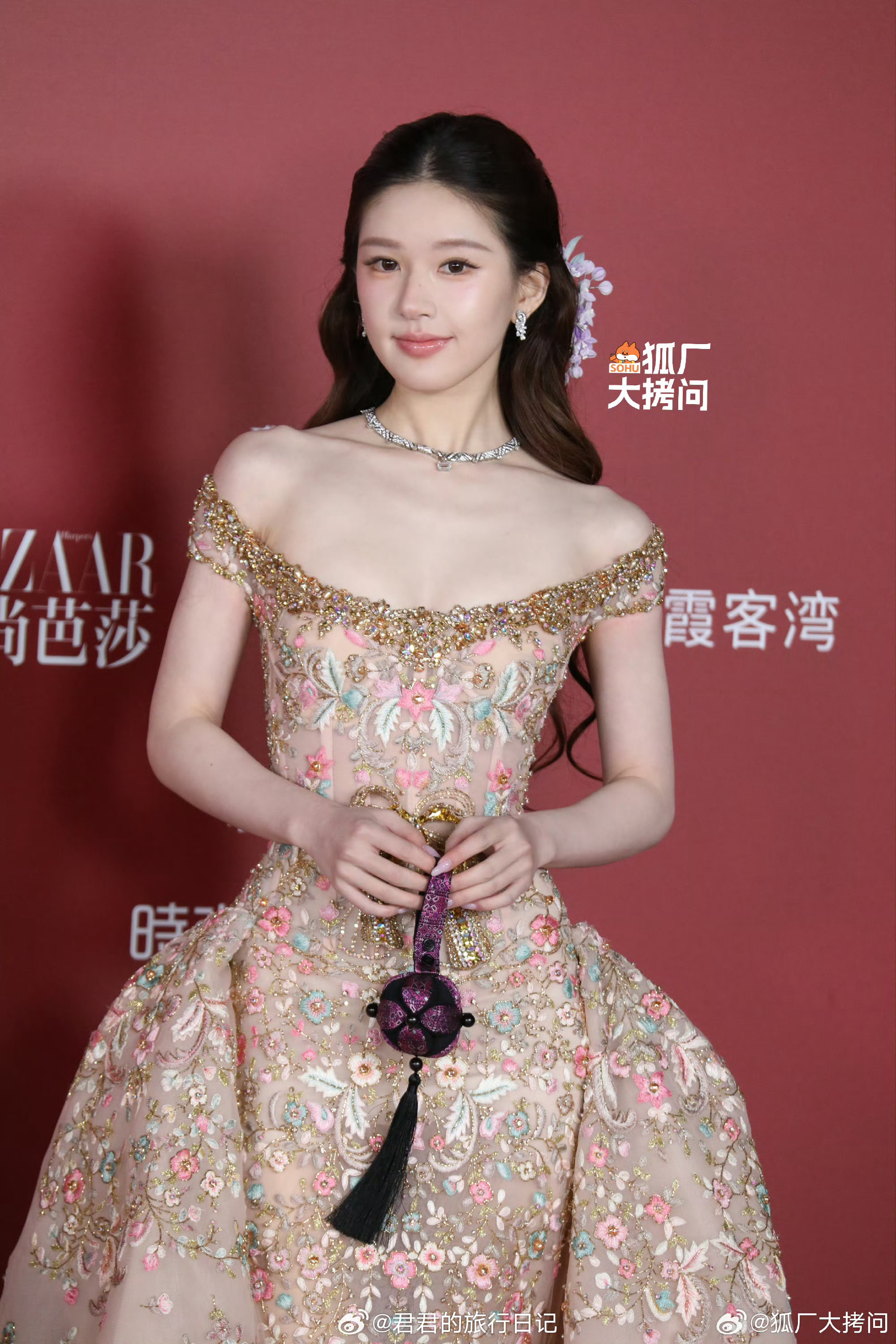 赵露思穿着Zuhair Murad祖海的高定礼服出席芭莎红毯 ​​​