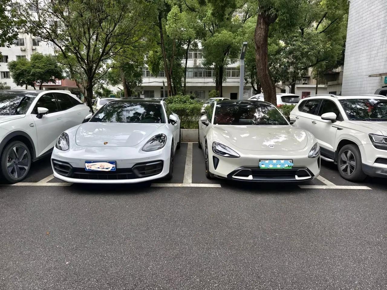 这样一对比，怎么感觉保时捷就那样了……[捂脸]