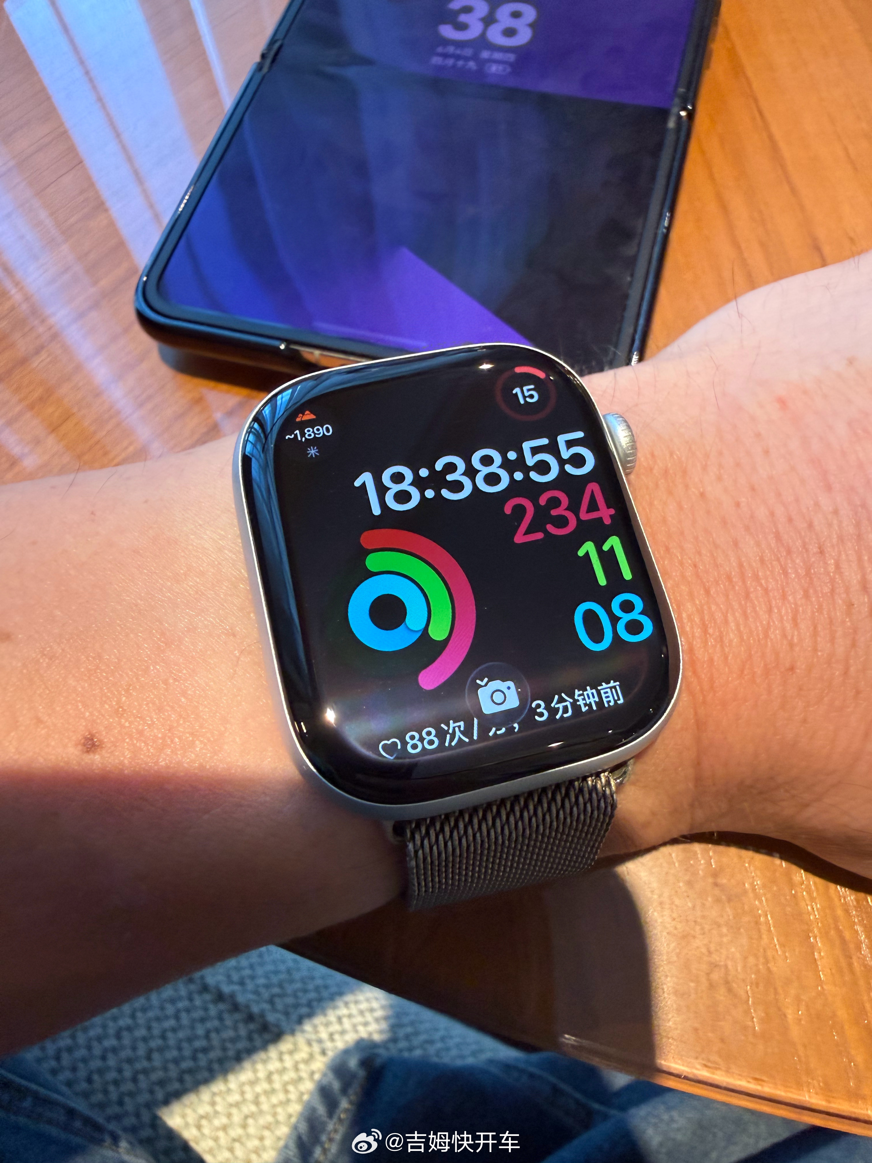 新一代AppleWatch续航或升级苹果手表最大的槽点就是续航，一两天充一次电真