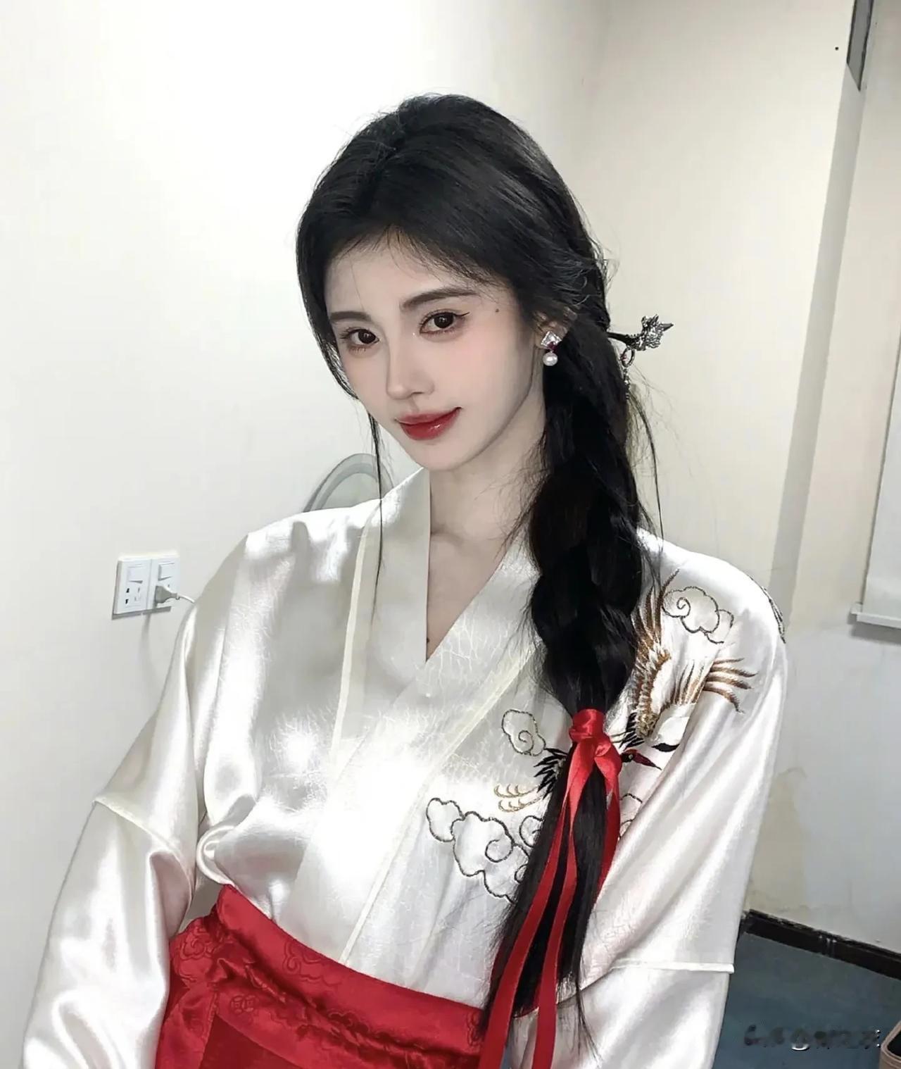 我不是很懂鞠婧祎和公司为什么会闹到这个地步，但有网友说；一般来说，对于刚出头的艺