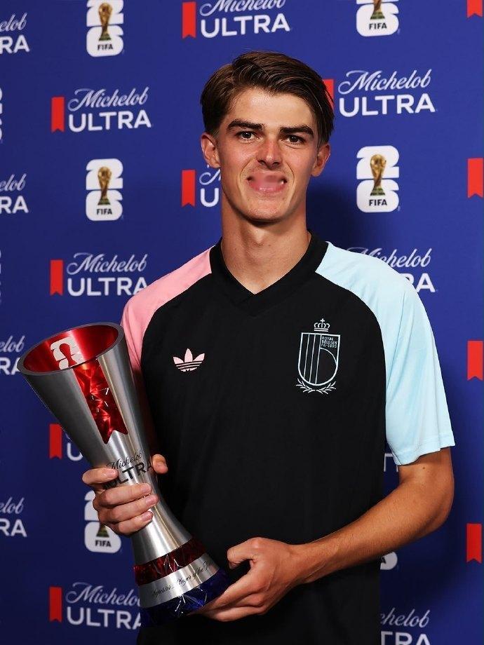🌍🏆 恭喜西班牙队在今晨结束的美加墨世界杯 决赛中，经过加时赛1-0击败阿根