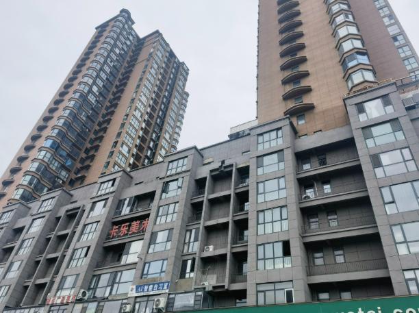 河南一开发商变卖男子34套房产：自称出于“善意考虑”，假公证书顺利通过三层审核