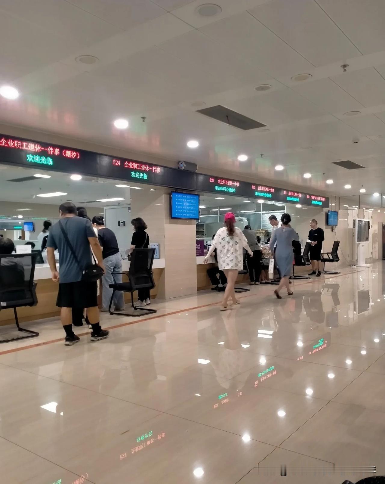再次提醒今年退休的朋友，办理完退休手续后，一定要拿着退休办理表到医保中心办理“医