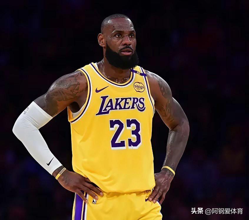 就这种情况，詹姆斯也是值得尊重的
在霍华德昨天宣布退役后，2000年至2010年