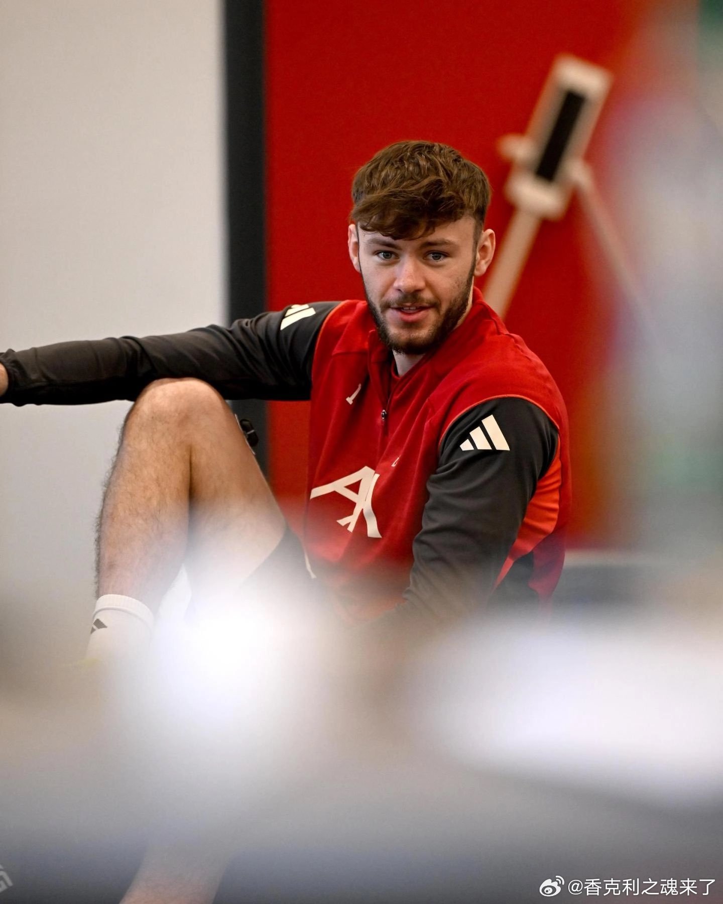 推上说布拉德利的左腿萎缩了不少利物浦