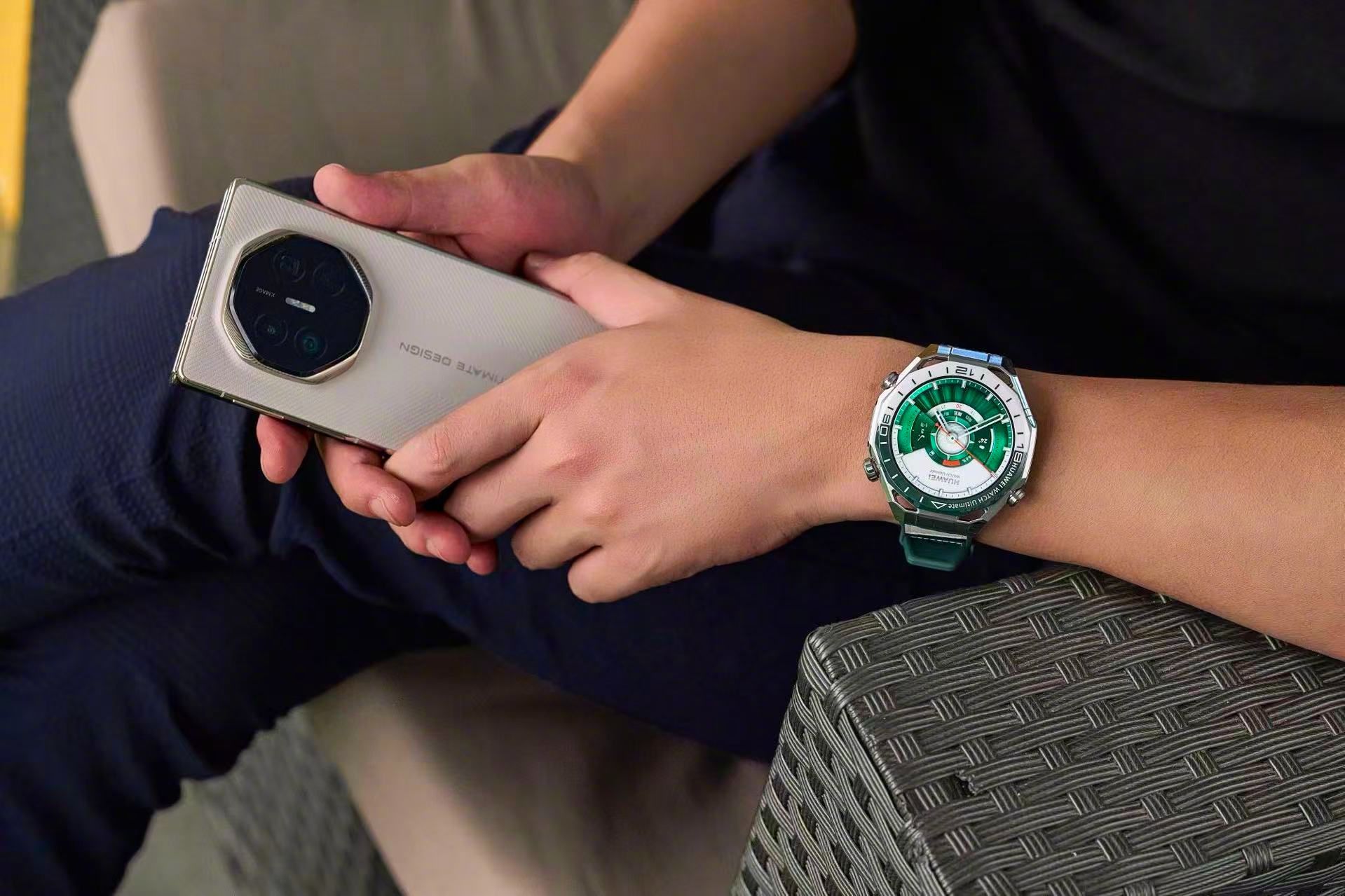 球包里7支杆，以前全靠手感判断哪支状态好。 看介绍说HUAWEI WATCH U