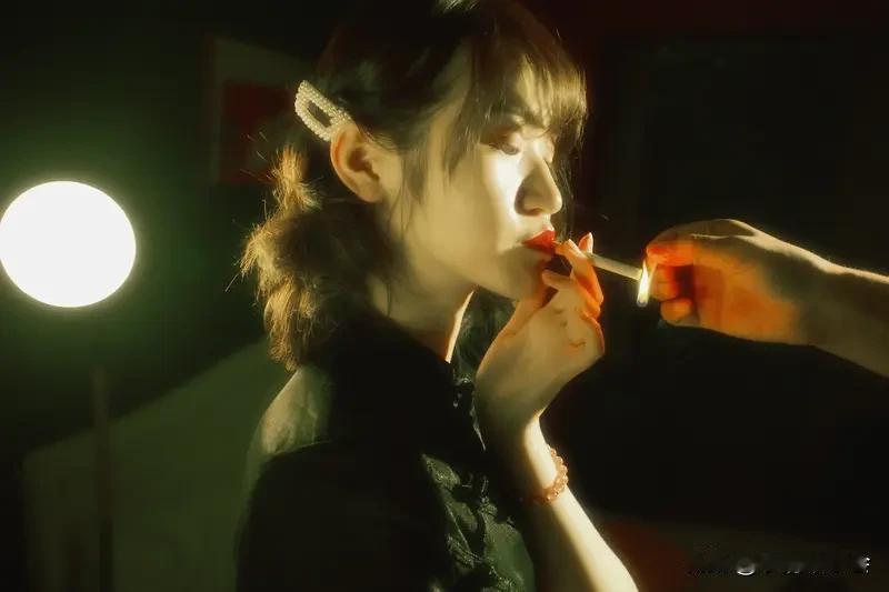 人的命运天注定，我可不太认同。
就说大家熟知的马云，出身平凡，高考还历经波折。要