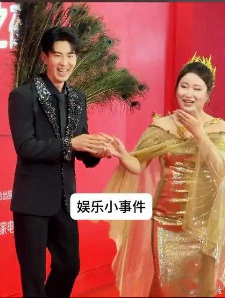 锤娜丽莎公开和李川恋爱时间线 第二天就成了？成年人的恋爱没有猜来猜去，主打一个“