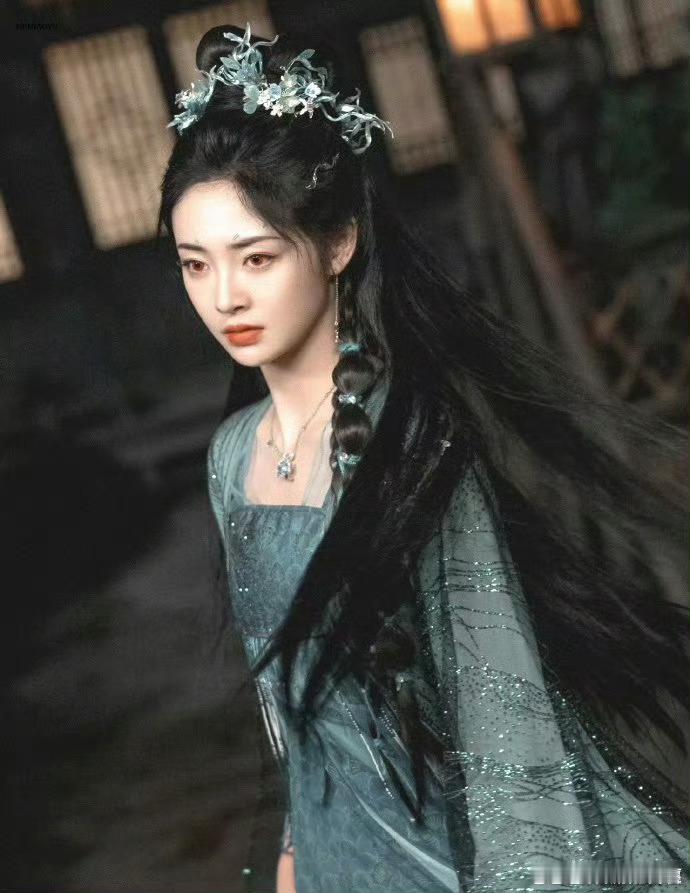 淮水竹亭周洁琼一滴泪镜头可以说不管是眼神还是这个服装都很到位，这样的角色那也是让