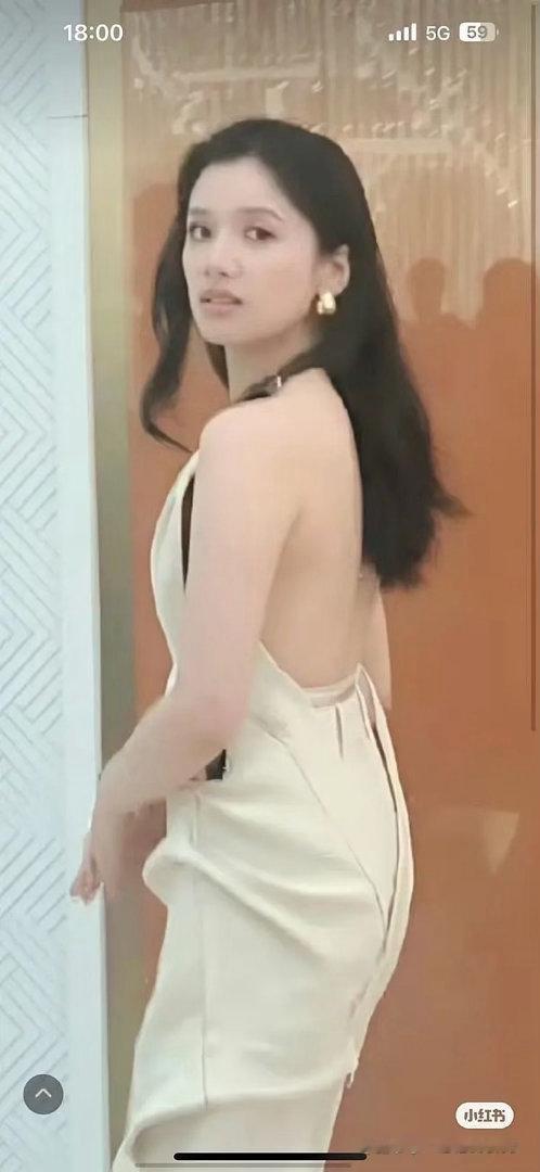张婧仪现实中长这样吗？ 