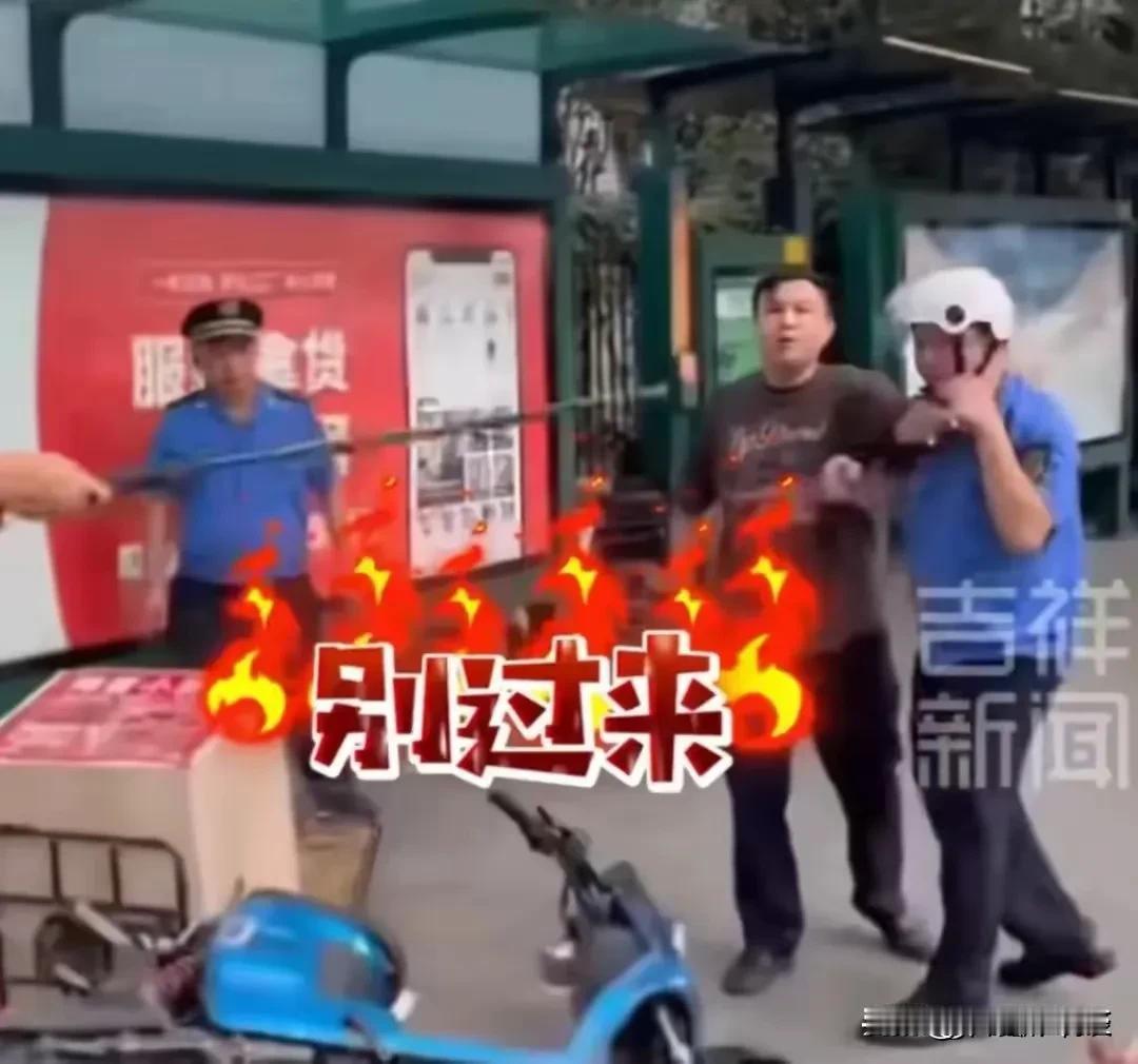 关于广州天河一摊贩与城管冲突事件的后续报告及深入探讨

近期，一起发生在广州天河