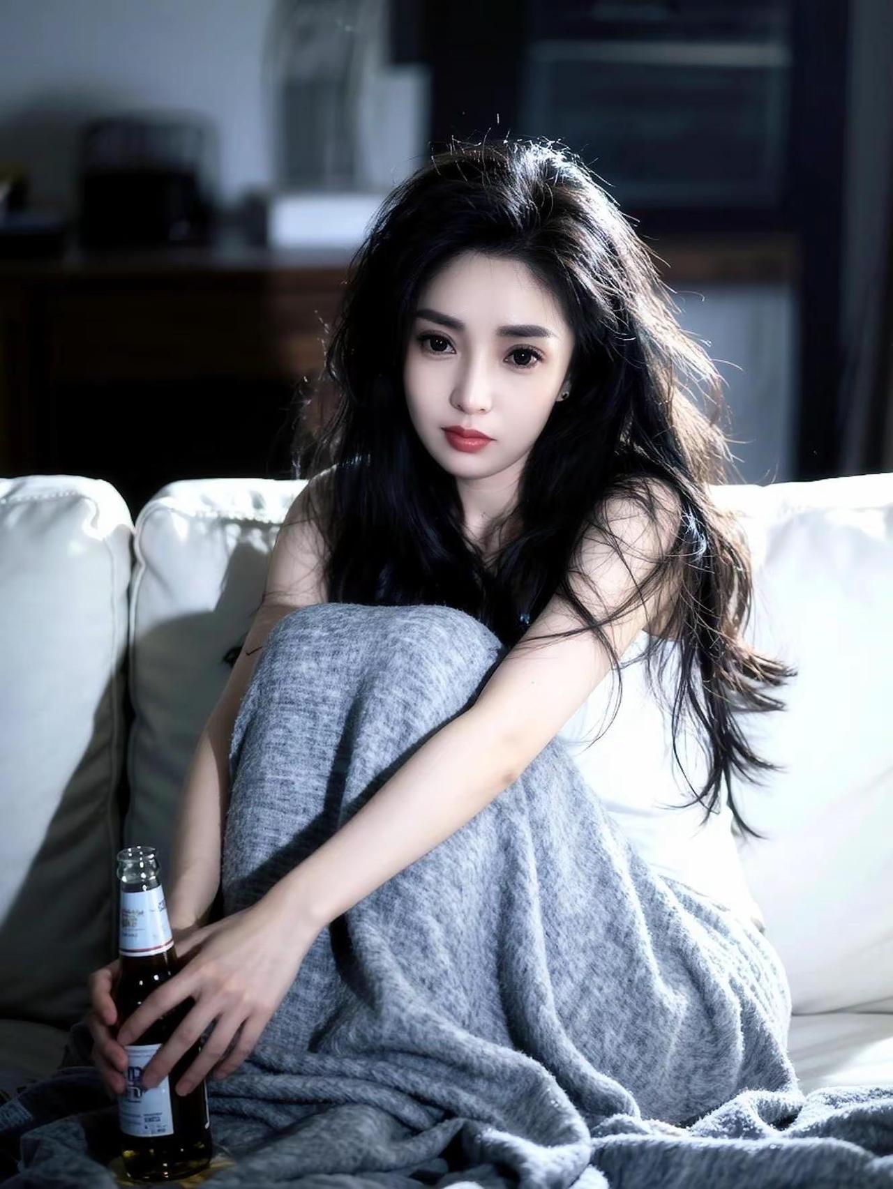 生活总是两难，再多执着，再多不肯，最终不得不学会接受。从哭着控制，到笑着对待，到