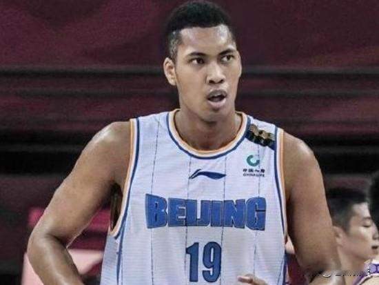 邱天有望今晚复出…今晚北京北汽将在主场引战宁波，在上午的采场训练中此前受伤的赵睿