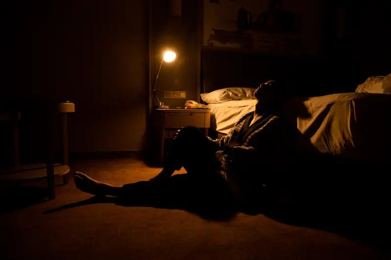 一个爱你的人会舍得不联系你吗？多数时候，答案是否定的。真正爱你的人，会有强烈的分