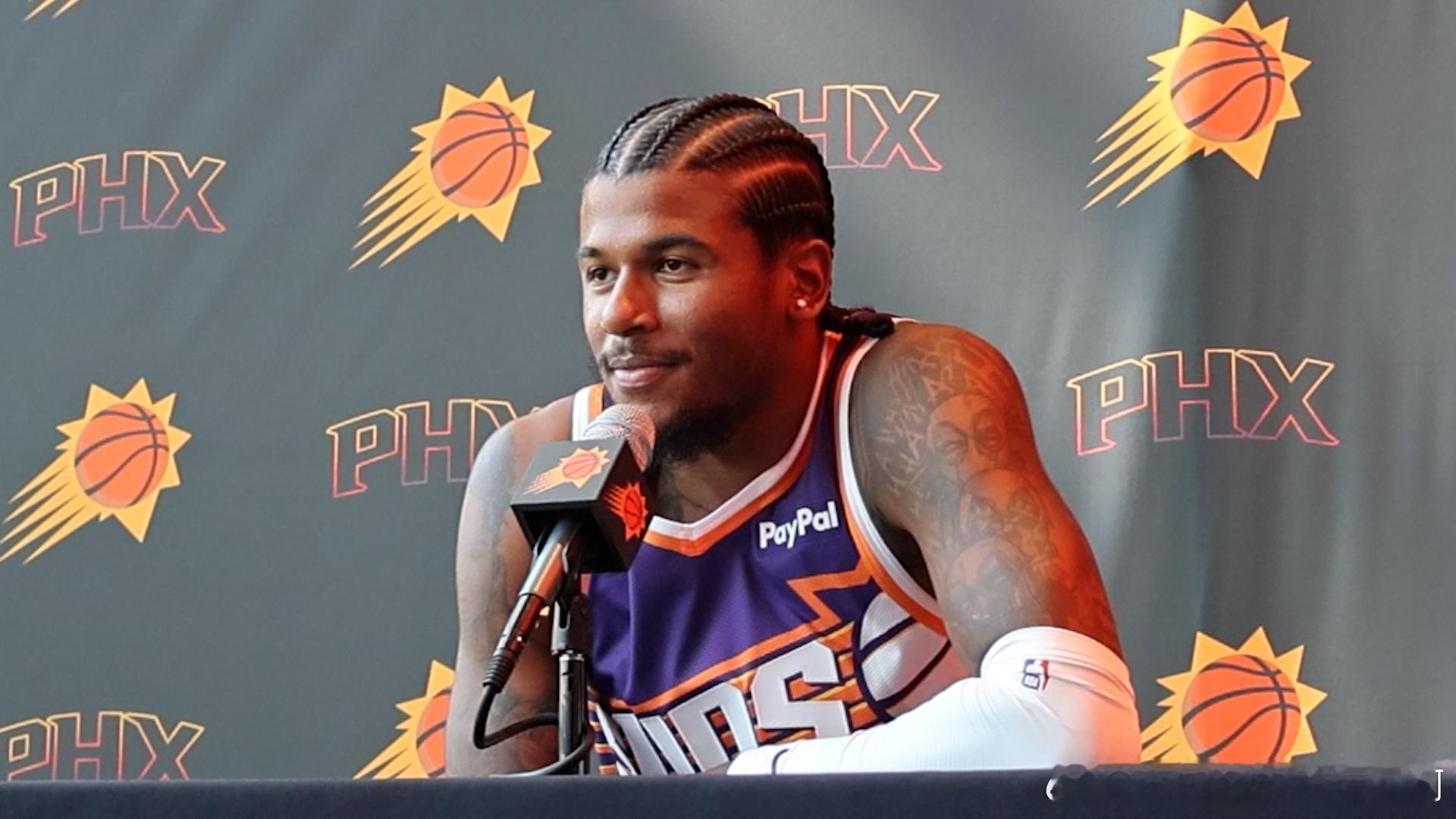 菲尼克斯太阳  乔丹·奥特表示，杰伦·格林（右腿筋拉伤）将替补出场。这与球队为他