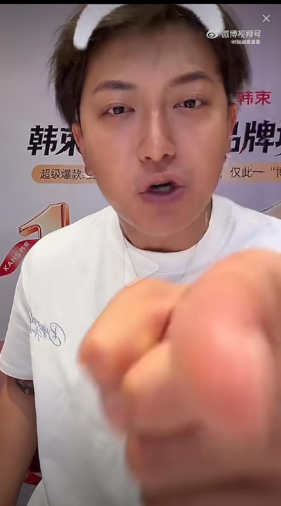 我闺蜜看到黄子韬直播时的样子，
突然很替徐艺洋担心，

因为黄子韬太暴躁了，看起