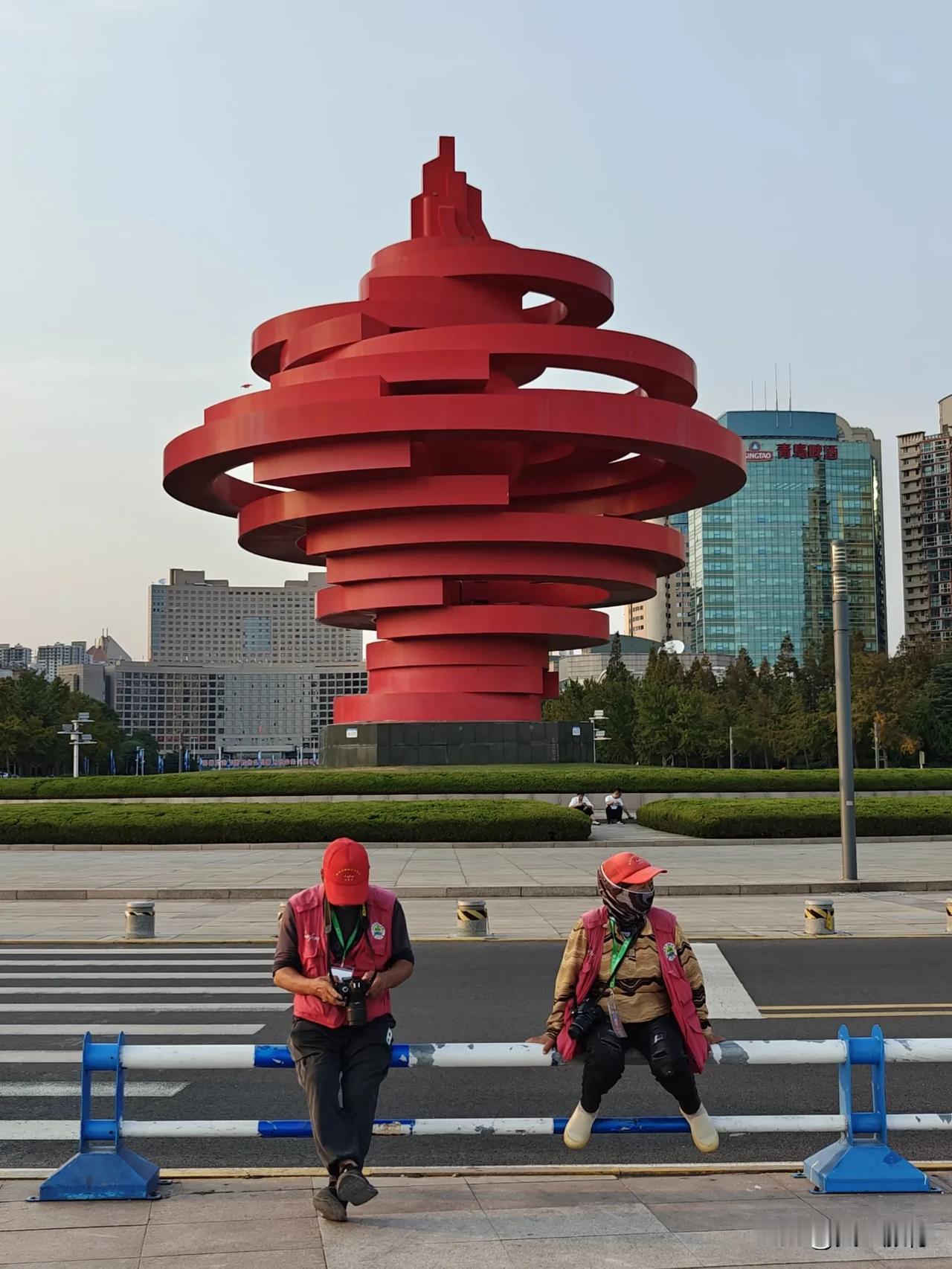 青岛，是怎样的城市？城市中的地标，记录着时光的流转。