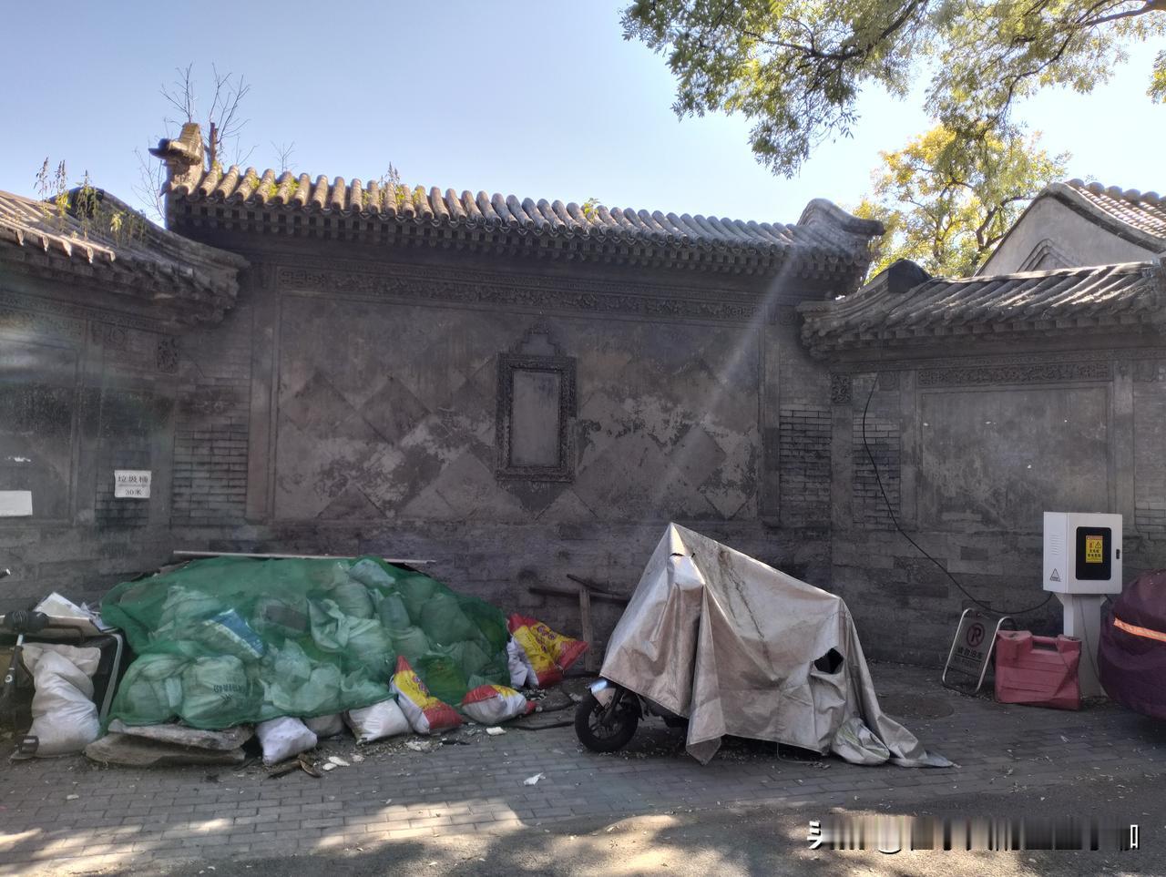 ​新中国成立后，这是曾作为陈毅元帅、徐海东大将的居所，其中徐海东将军晚年长期在此