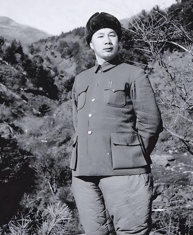 1997年国企面临下岗潮，杨成武怒言：让工人自生自灭，我不同意


2004年2