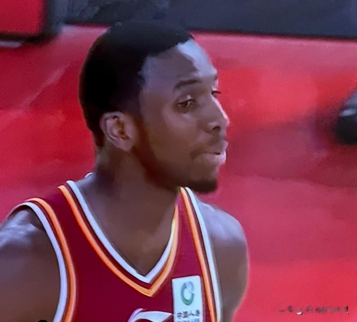 山西男篮主场106-96力克广东 ，全民皆兵打出团队胜利。

4月20日晚，CB