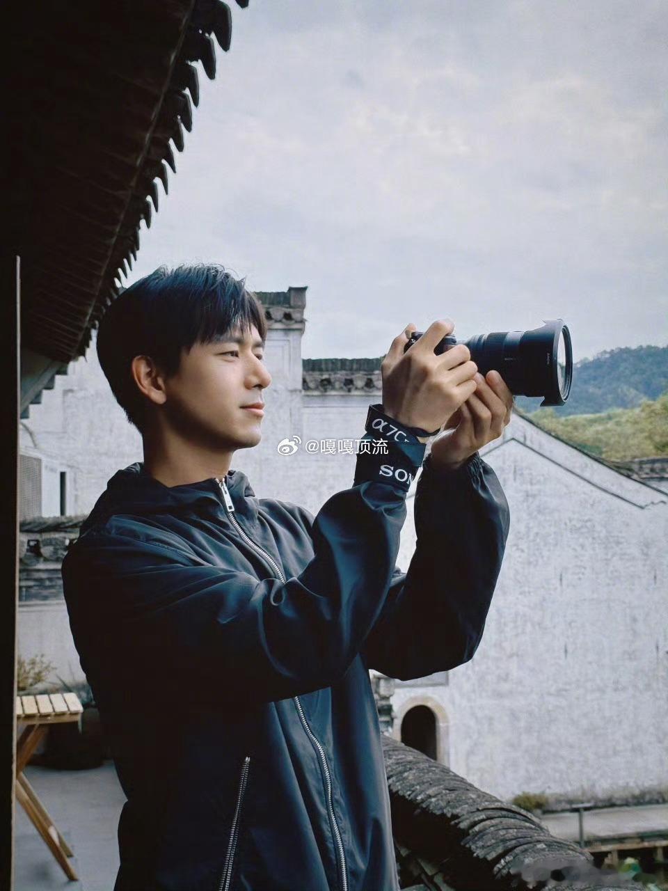 谁敢信如此抽象的李现是i人 彻底被李现的i人反差戳中！外表帅气斯文，玩起来又格外