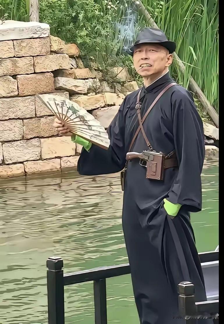 张朝阳新造型，一个字——绝!
迄今为止，张总已经成功开了两个赛道:一个是互联网公