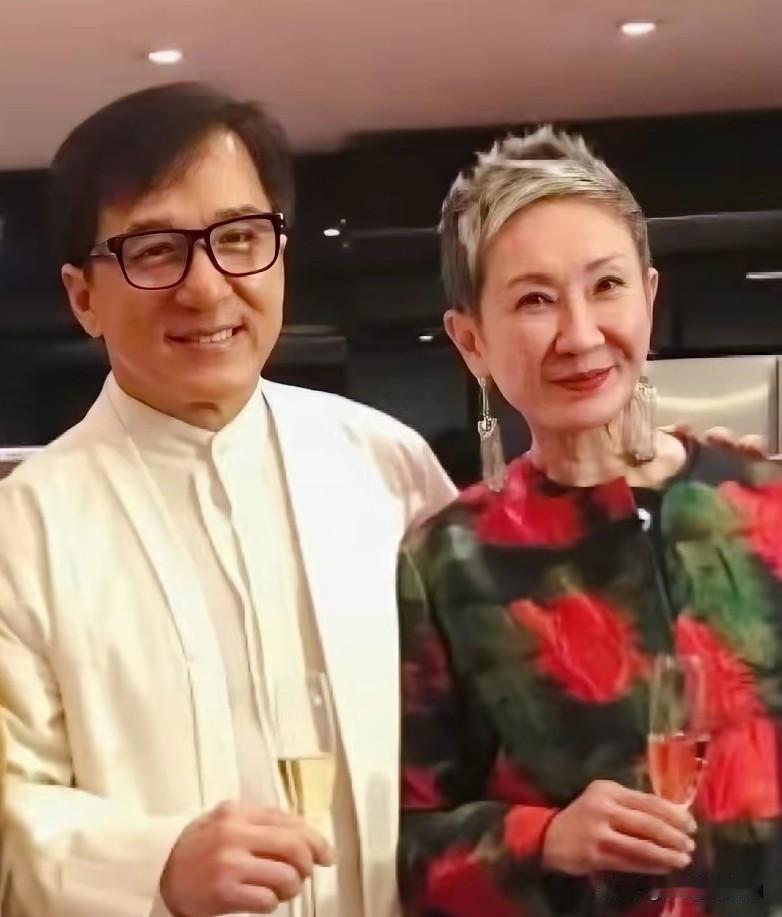 成龙，深夜悲痛发文！
7月14日凌晨00:31分，成龙突然在社交平台发文，字里行