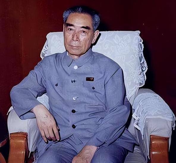 周恩来去世后谁当总理？毛主席力荐一人却遭到婉拒：您考虑别人吧。
 
当时的情况很