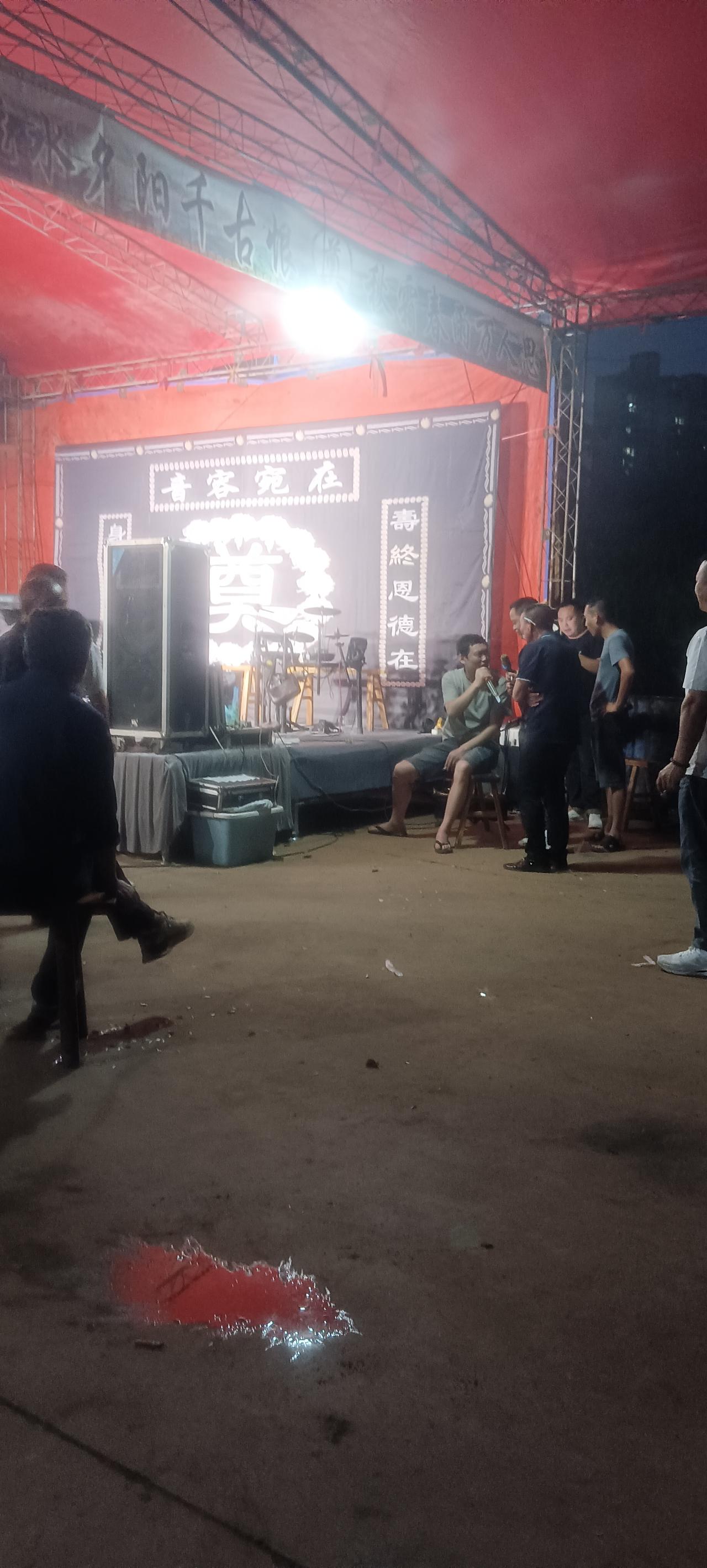 别样的丧葬文化，灵场成卡拉ok秀场？

有幸还是不幸，参加长沙的一位90岁老太君