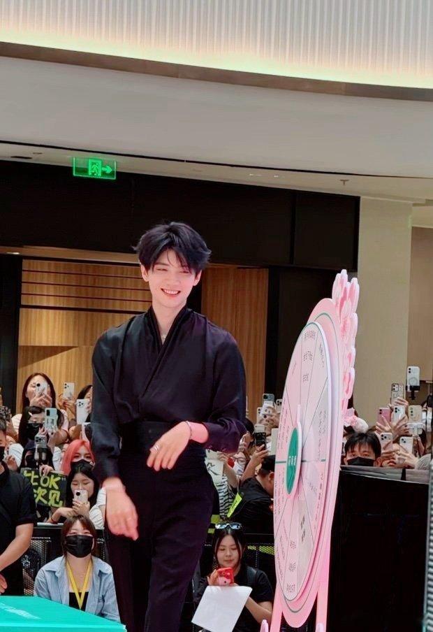 不想睡的星期五放出预告，周翊然精彩演绎，悬念迭起，让人回味无穷周翊然你在养死士啊