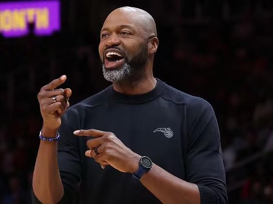 鹈鹕队的选帅大戏正在NBA圈内掀起波澜！据知名记者Marc Stein最新透露，